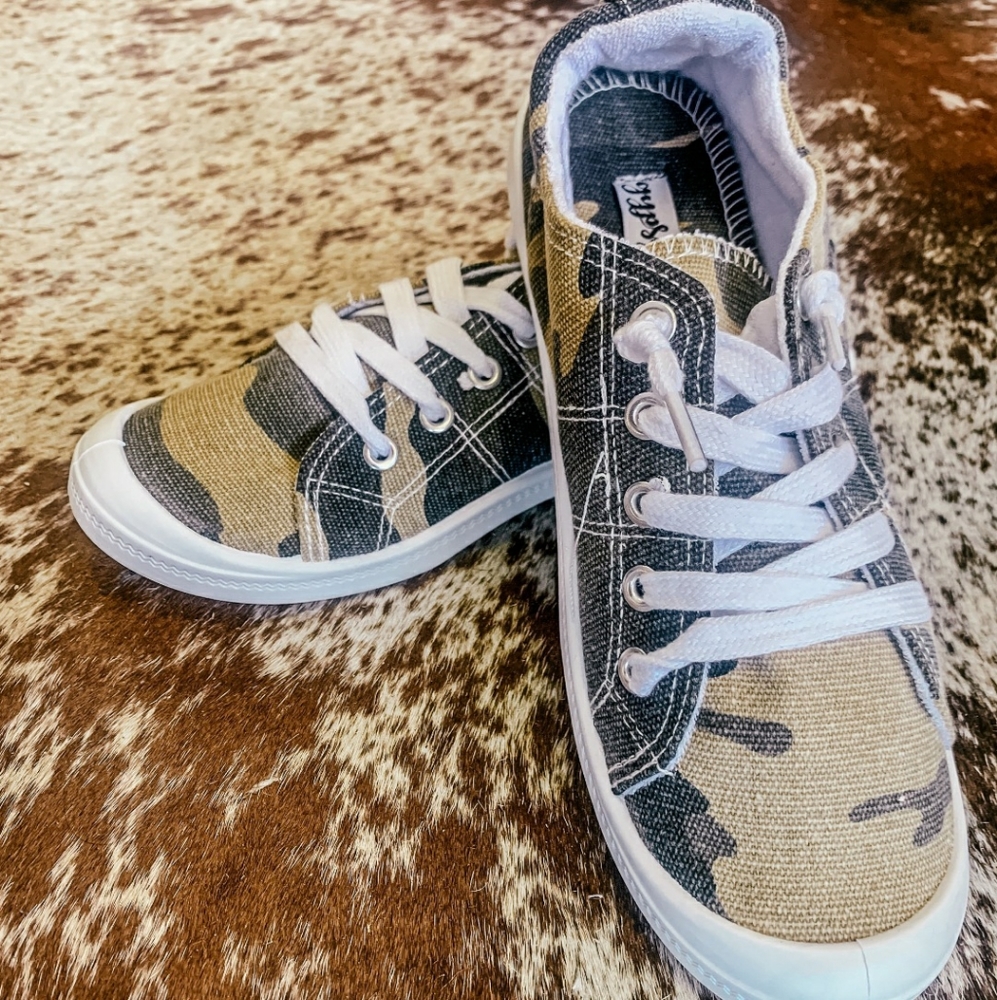 NEW Camo Shoes | 7